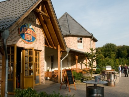 Photo: Lakeside Inn